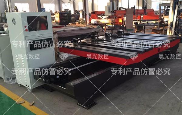  操作沖床自動沖料機時應(yīng)該注意什么？